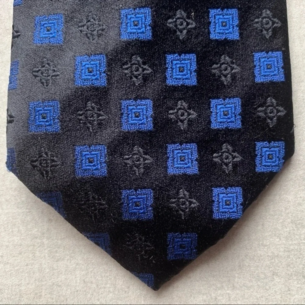 Charvet Black & Blue Silk Tie
